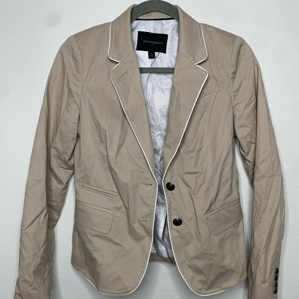 Tan Banana Republic button-up blazer lined pockets, white piping, Womens size 2